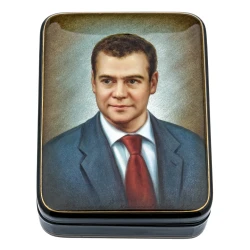 Шкатулка с художественной росписью "Д.А. Медведев".