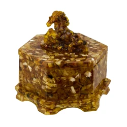 Шкатулка янтарная "Конь".