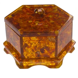 Шкатулка из янтаря "Шестигранник".