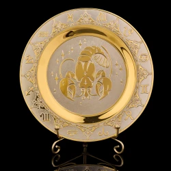 Тарелка декоративная с позолотой "Знак зодиака Рак". Златоуст.